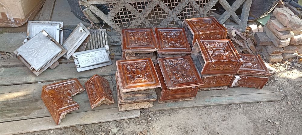 Cahle teracota și ușă teracota .