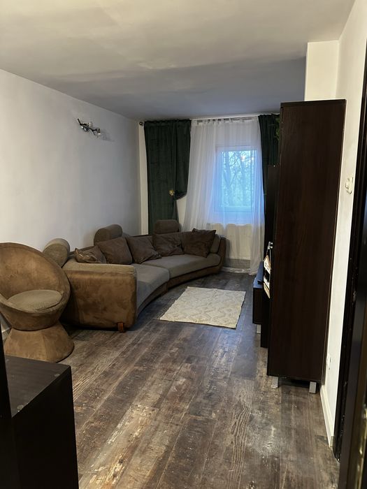 Inchiriez Apartament 3c + living