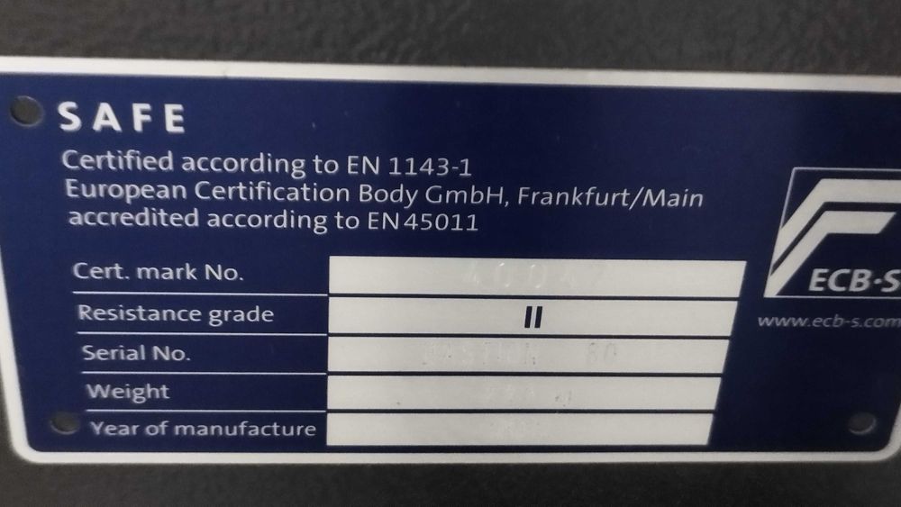 Стара метална каса VALBERG Bastion 80 - Метален сейф