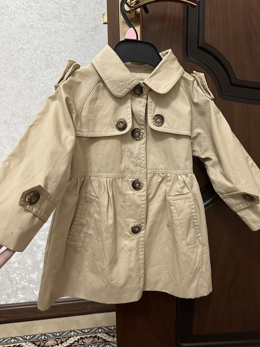 Детский плащ коричневого цвета