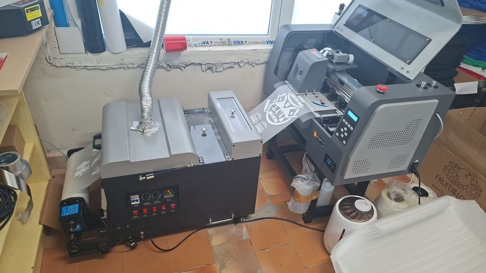 Продавам принтер с две глави i1600