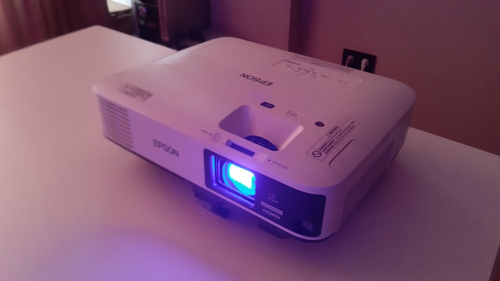 Продам проектор Epson