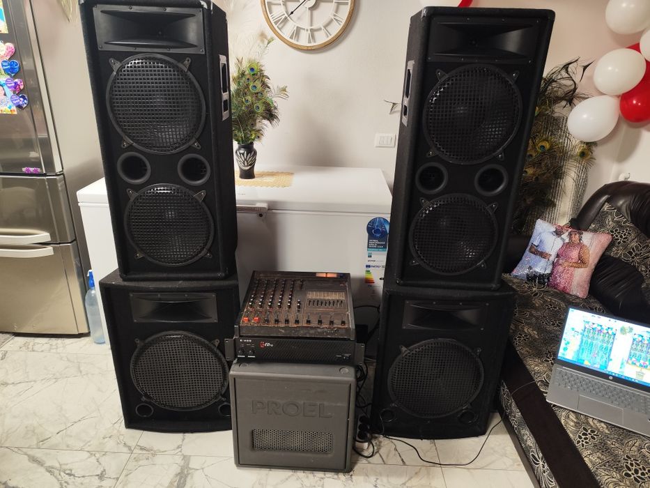 SCHIMB CU SAXOFON.    4 Boxe ,1 bass activ ,1 putere 2x300 w