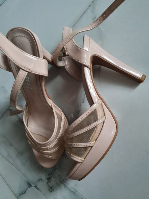 Sandale nr 37,toc de 10,,preț 60 lei