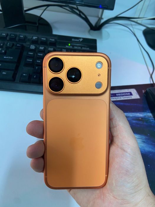 Срочно продам айфон 17 про/256