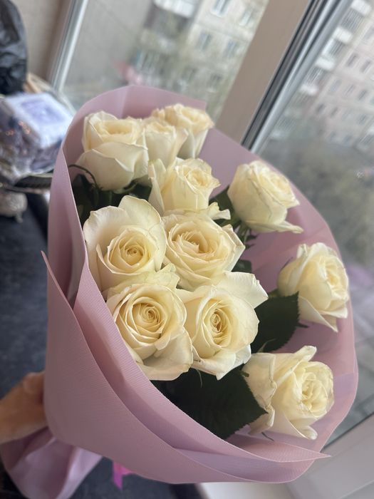 Продам цветы 12 розы