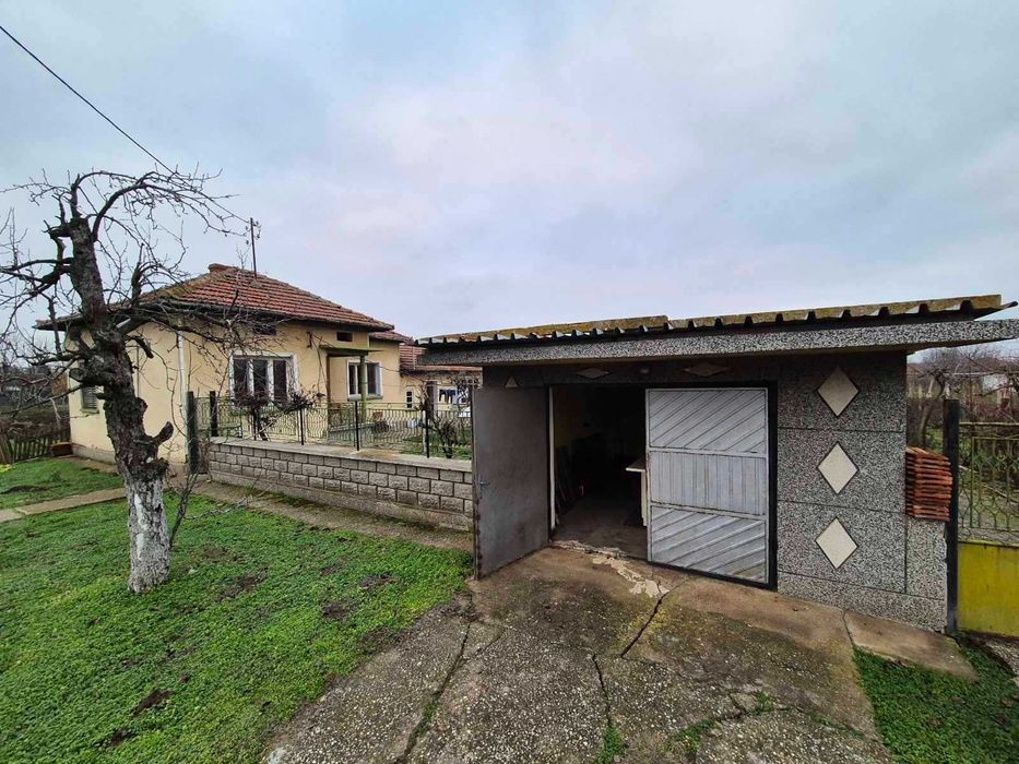 Продава се Къща в с. Обнова, Област Плевен - 188 кв.м за 133 €/кв.м - Снимка #1