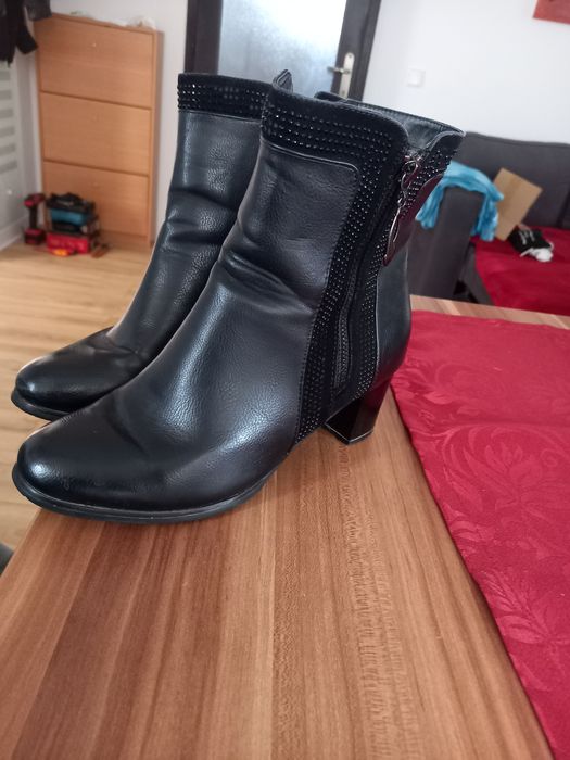 Cizme scurte /Botine nr 39 din piele ecologica