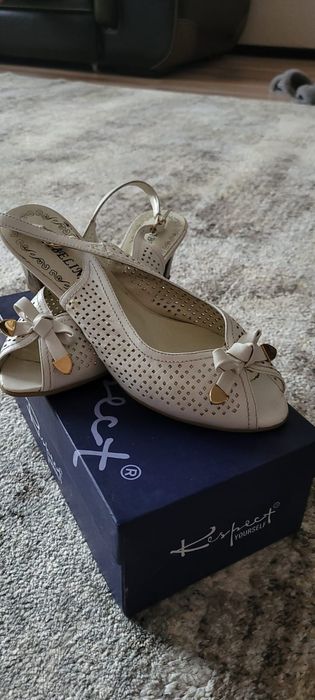 Босоножки женские