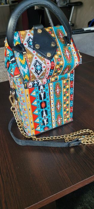 Шикозна малка чанта - тип куфарче