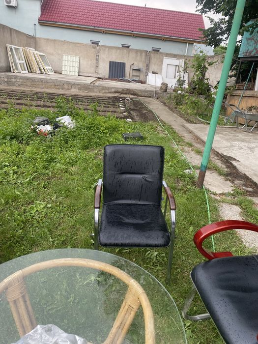 Продам офисные стулья