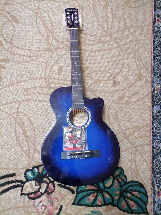 Продам гитару акустическую