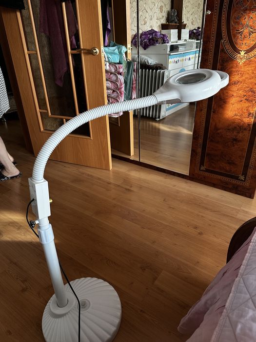 Лампа лупа кометологическая