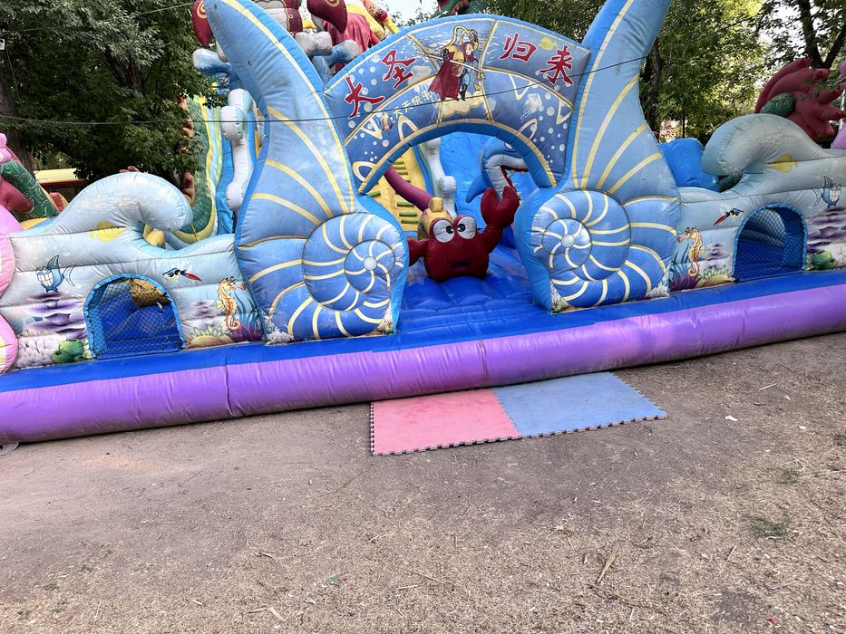 Надувной батут размер 18*9