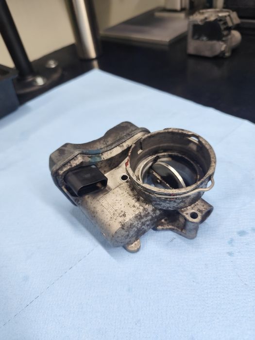 Clapeta accelerație VW Passat B 6 Octavia 2 Audi  2.0 A3 03G 128 063 B