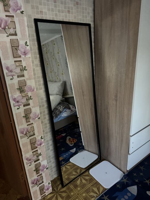 Продам зеркало напольное