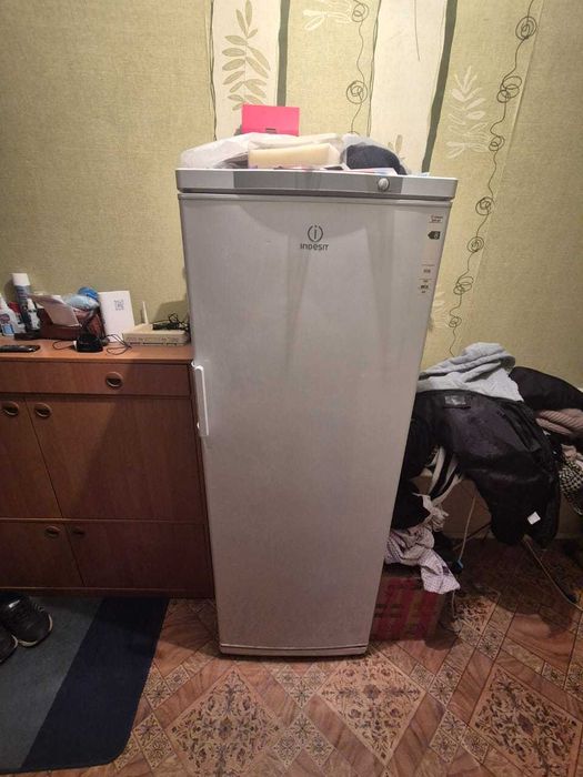 продаю морозильник Indesit