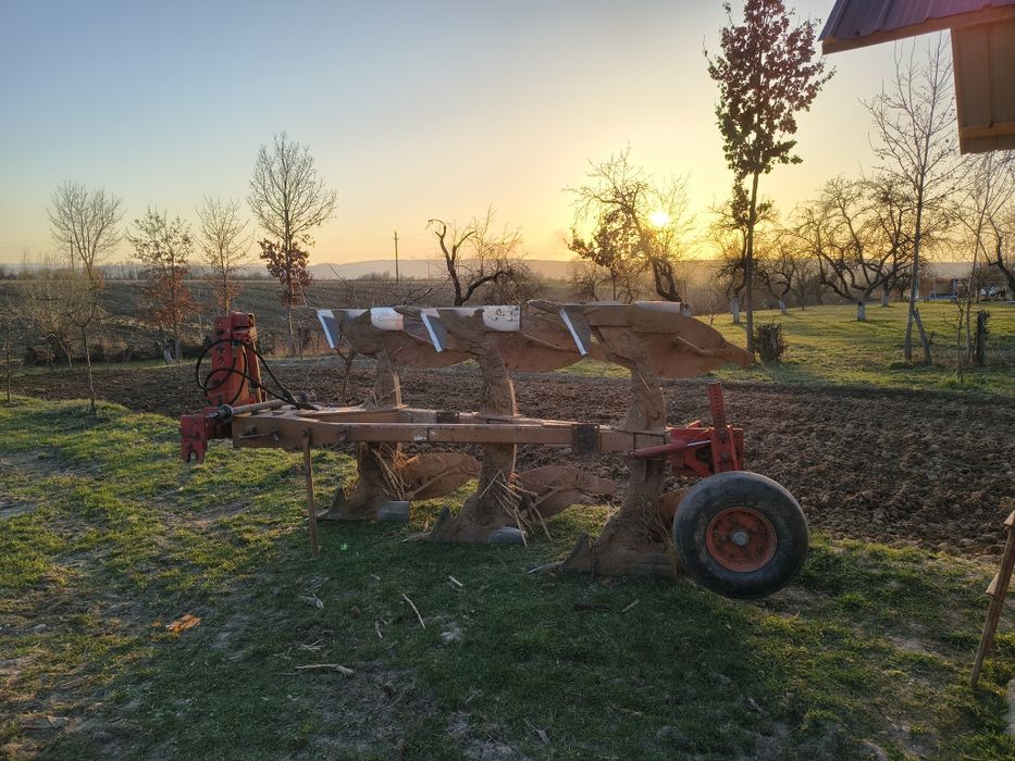 Plug 3 brazde reversibil