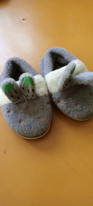 Продам детскую обувь