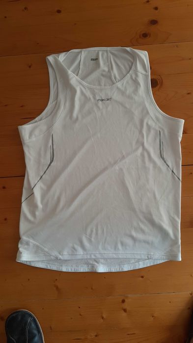 Vând tricouri originale si un maiou!