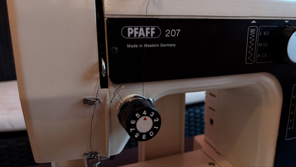 masina de cusut PFAFF 207