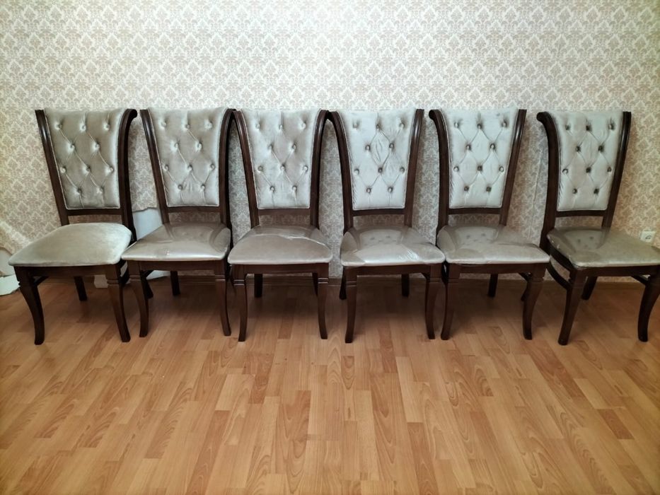 Срочно)Продам стол со стульями 6 шт