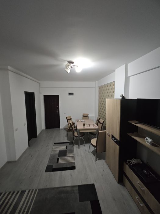 Ofer spre închiriere garsoniera