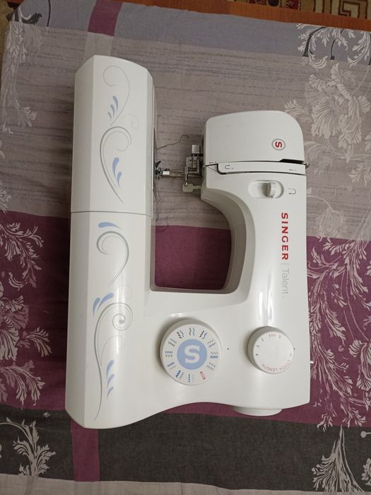 Продам швейную машинку Singer