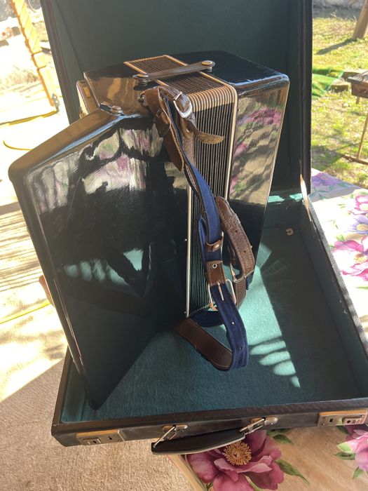 Продавам акордеон 96 баса