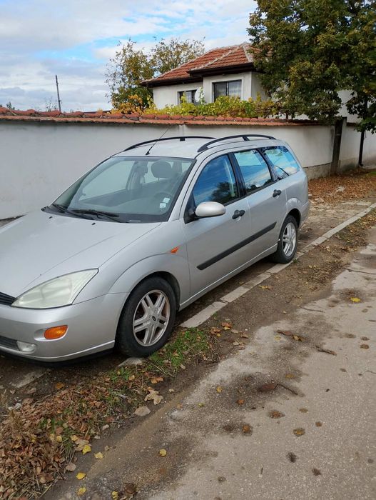 Продавам семеен автомобил