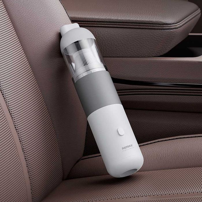 Компактна, но мощна автомобилна прахосмукачка REMAX