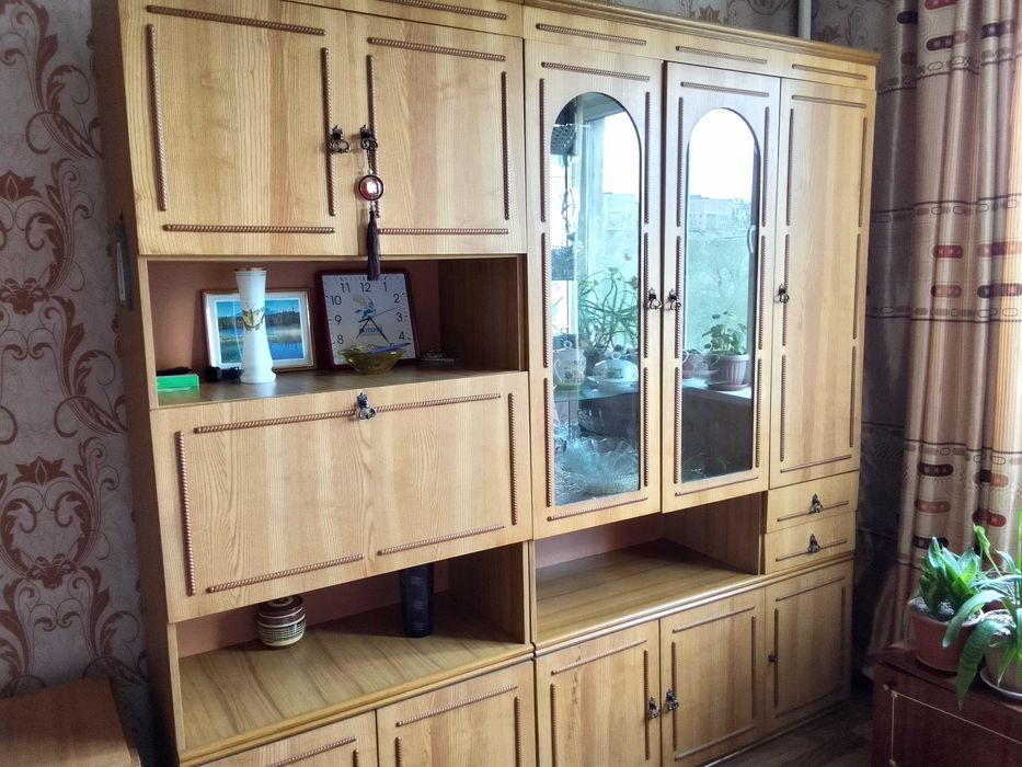 Продам стенку 10000тг.