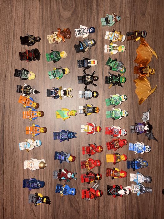 лего фигурки продаю