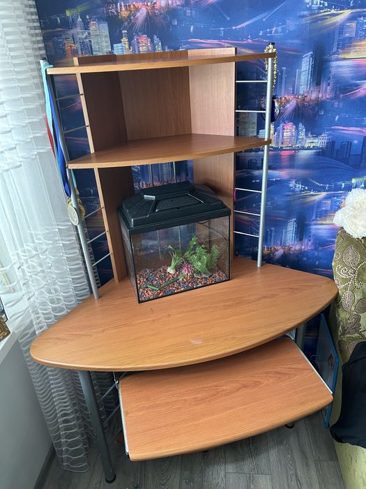 Продам компьютерный стол