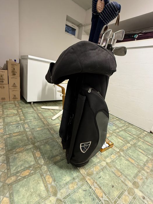 Продам набор клюшек для гольфа