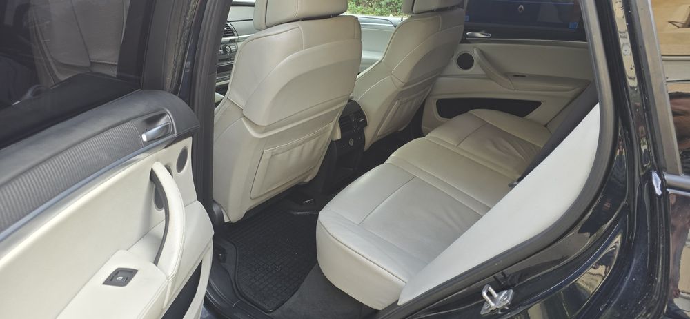 BMW X5 M 4.4I V8 555 CP