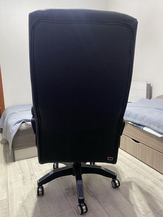 Продам офисное кресло бу.