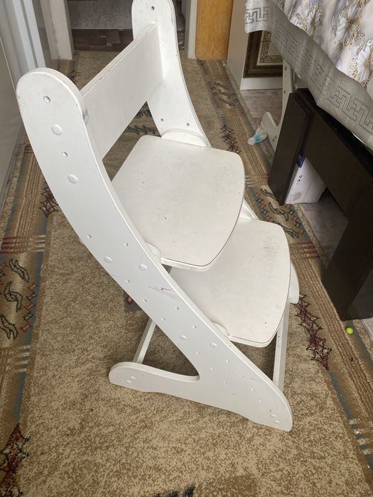 Продам 2 растущих стула