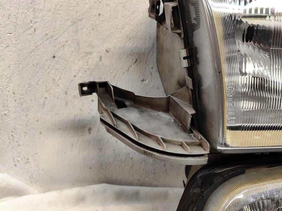 Оригинални  фарове  Мерцедес 202 Ц  Mercedes C 202 Feis