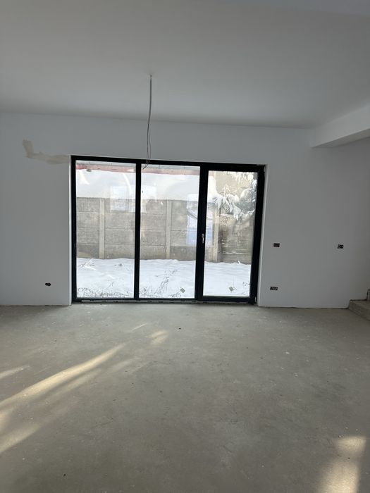 Vand casa insiruita