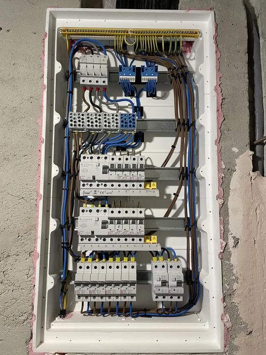 Electrician ANRE execut lucrări