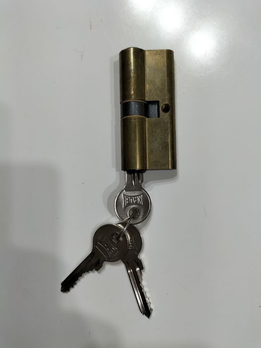 Дверная ручка и сердечник