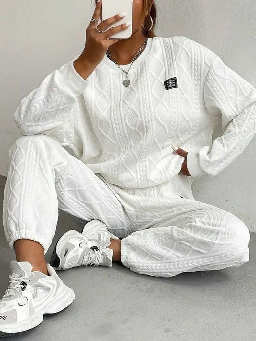 Спортивный костюм белый