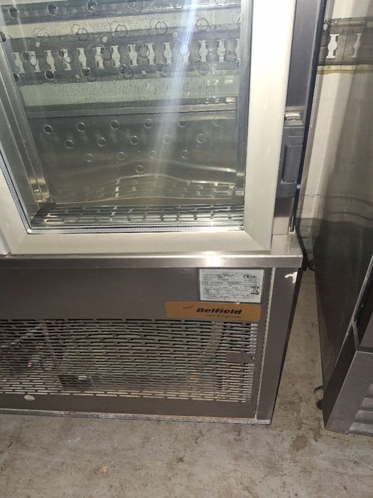 Хладилна витрина отворена крайстенна и островна