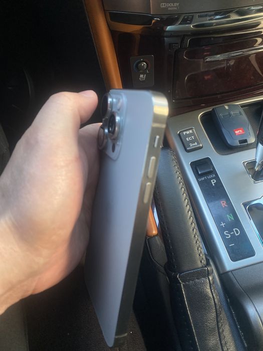 Айфон 15 про продам