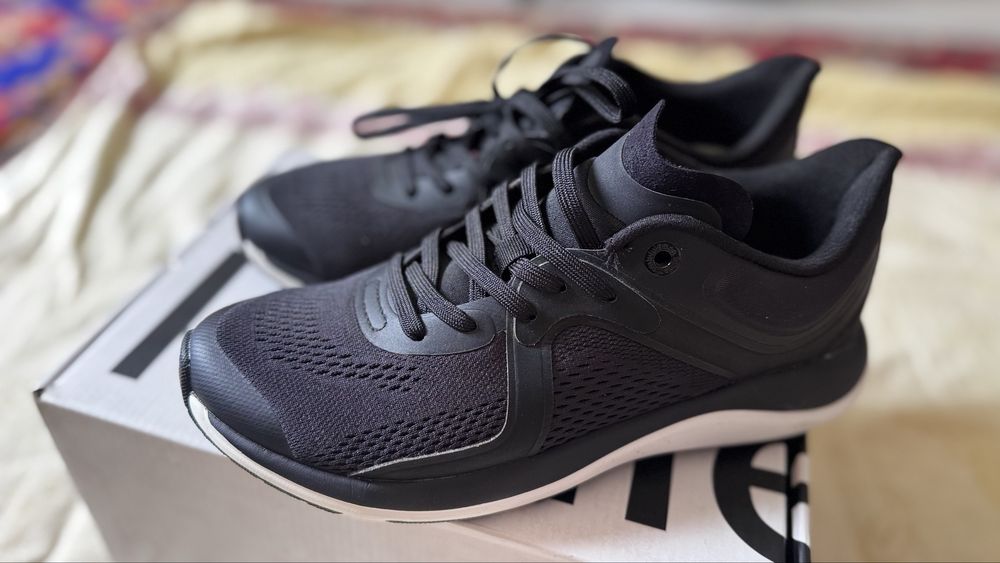 Продам оригиналные кроссы 40