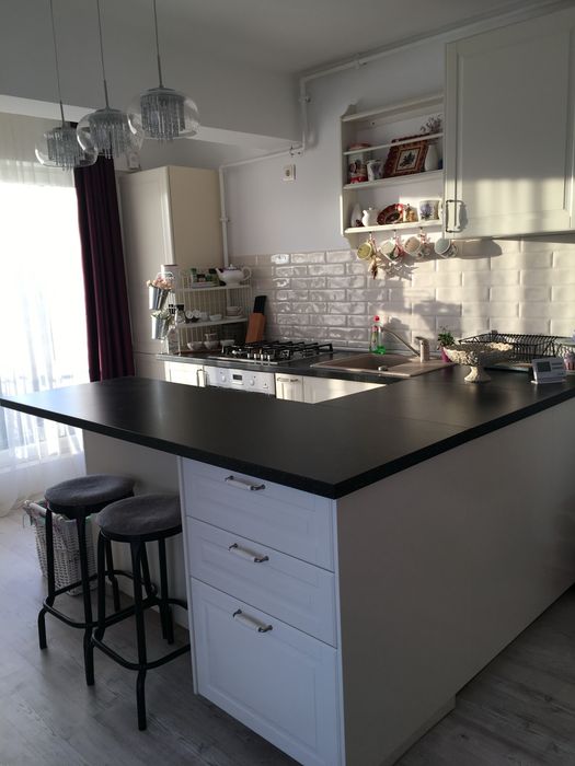 Inchiriez apartament 3 camere