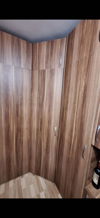 Biblioteca cu spatii de depozitare