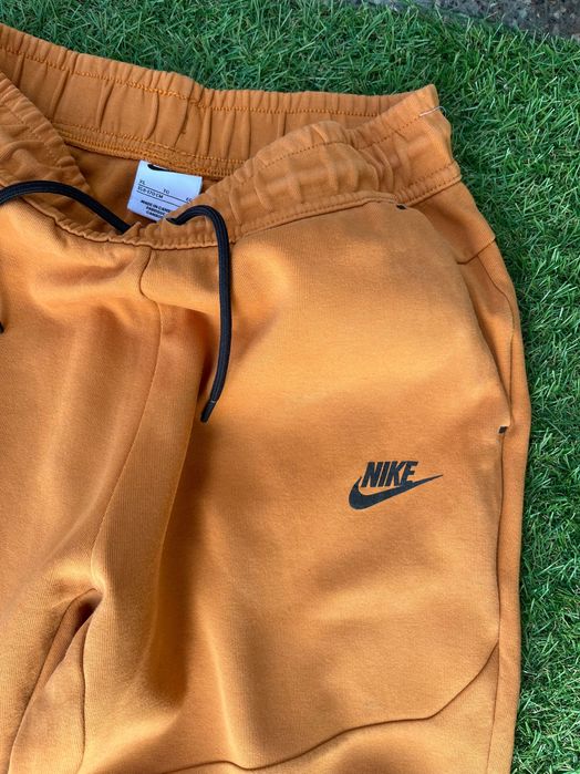 Мъжко долнище : Nike Sportswear Tech Fleece Pants Orange S