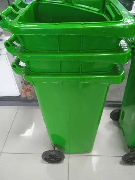 Axlat qutisi, konteynerlar 120 litrli yashil ranglar.